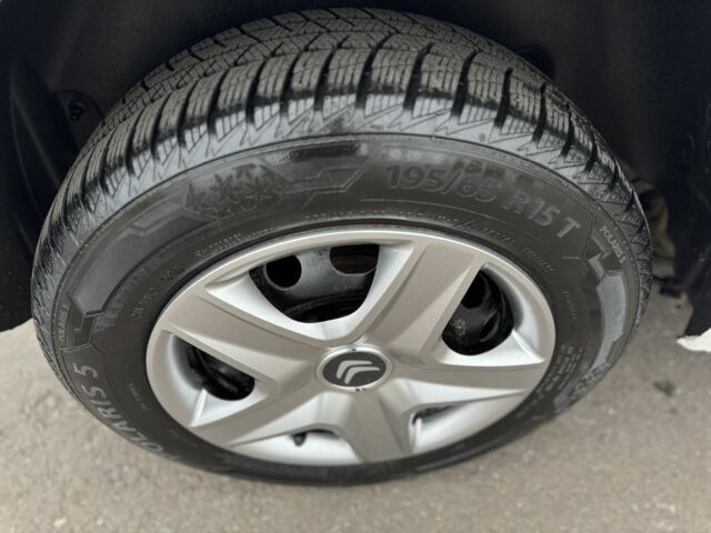 Белый Ситроен Берлинго, объемом двигателя 1.6 л и пробегом 303 тыс. км за 2499 $, фото 16 на Automoto.ua