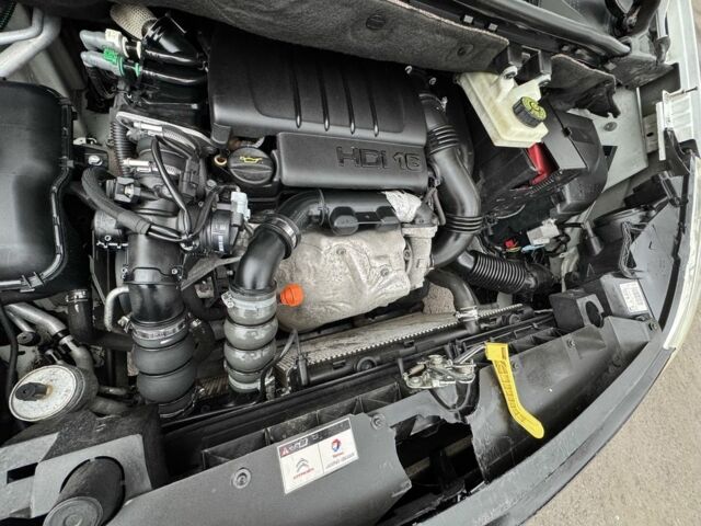 Белый Ситроен Берлинго, объемом двигателя 1.6 л и пробегом 303 тыс. км за 2499 $, фото 10 на Automoto.ua