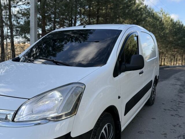 Белый Ситроен Берлинго, объемом двигателя 1.6 л и пробегом 358 тыс. км за 6100 $, фото 2 на Automoto.ua