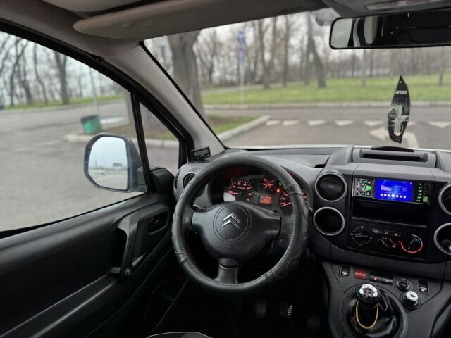 Белый Ситроен Берлинго, объемом двигателя 1.6 л и пробегом 303 тыс. км за 2499 $, фото 17 на Automoto.ua