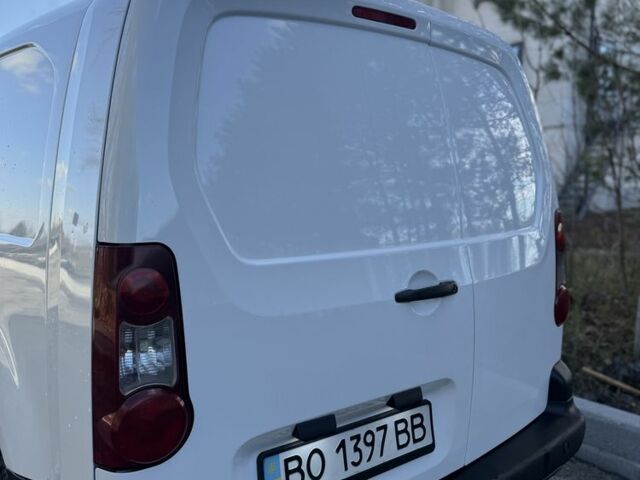 Белый Ситроен Берлинго, объемом двигателя 1.6 л и пробегом 358 тыс. км за 6100 $, фото 5 на Automoto.ua