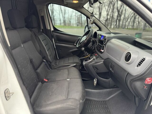 Белый Ситроен Берлинго, объемом двигателя 1.6 л и пробегом 303 тыс. км за 2499 $, фото 6 на Automoto.ua