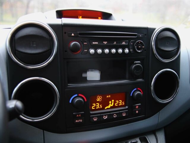 Білий Сітроен Берлінго, об'ємом двигуна 1.6 л та пробігом 239 тис. км за 6700 $, фото 15 на Automoto.ua