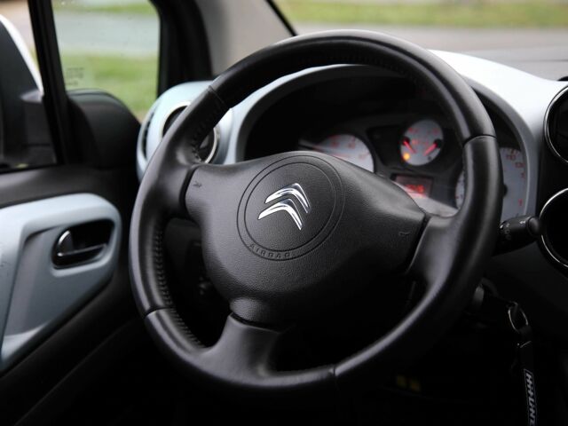 Білий Сітроен Берлінго, об'ємом двигуна 1.6 л та пробігом 239 тис. км за 6700 $, фото 12 на Automoto.ua