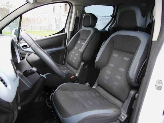 Білий Сітроен Берлінго, об'ємом двигуна 1.6 л та пробігом 239 тис. км за 6700 $, фото 6 на Automoto.ua