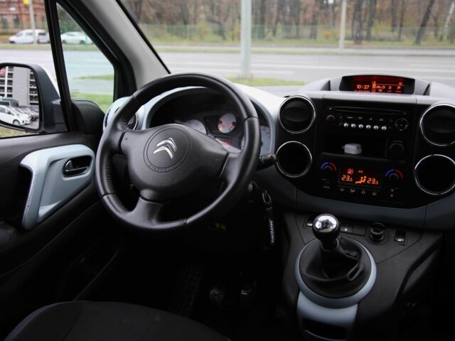 Білий Сітроен Берлінго, об'ємом двигуна 1.6 л та пробігом 239 тис. км за 6700 $, фото 10 на Automoto.ua