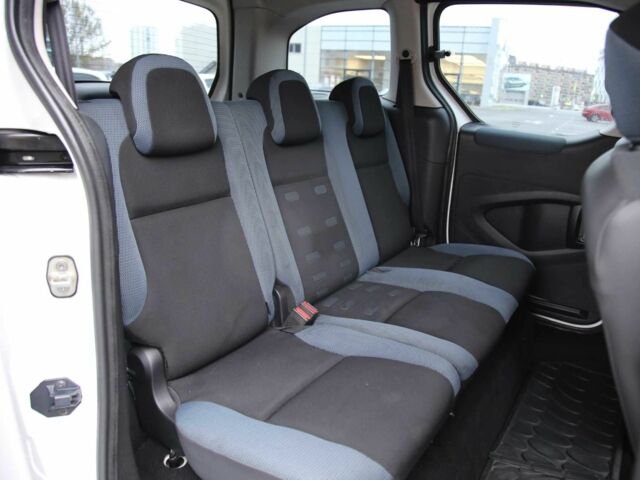 Білий Сітроен Берлінго, об'ємом двигуна 1.6 л та пробігом 239 тис. км за 6700 $, фото 8 на Automoto.ua