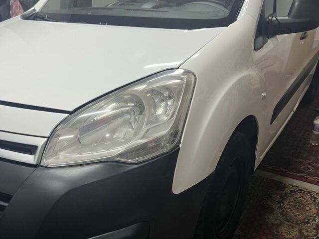 Белый Ситроен Берлинго, объемом двигателя 1.6 л и пробегом 240 тыс. км за 6988 $, фото 1 на Automoto.ua