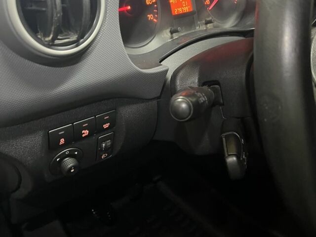 Белый Ситроен Берлинго, объемом двигателя 1.6 л и пробегом 240 тыс. км за 6988 $, фото 4 на Automoto.ua