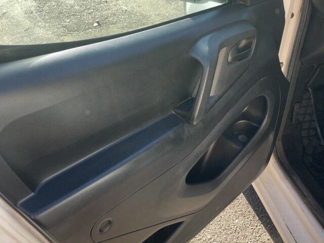 Белый Ситроен Берлинго, объемом двигателя 1.6 л и пробегом 298 тыс. км за 7100 $, фото 13 на Automoto.ua