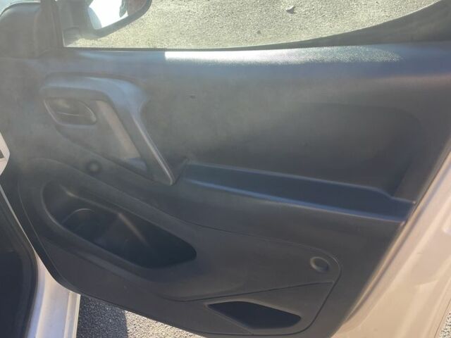 Белый Ситроен Берлинго, объемом двигателя 1.6 л и пробегом 298 тыс. км за 7100 $, фото 7 на Automoto.ua