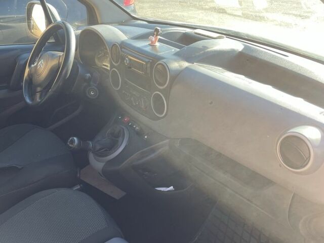 Белый Ситроен Берлинго, объемом двигателя 1.6 л и пробегом 298 тыс. км за 7100 $, фото 6 на Automoto.ua