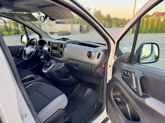 Белый Ситроен Берлинго, объемом двигателя 1.6 л и пробегом 190 тыс. км за 9400 $, фото 7 на Automoto.ua