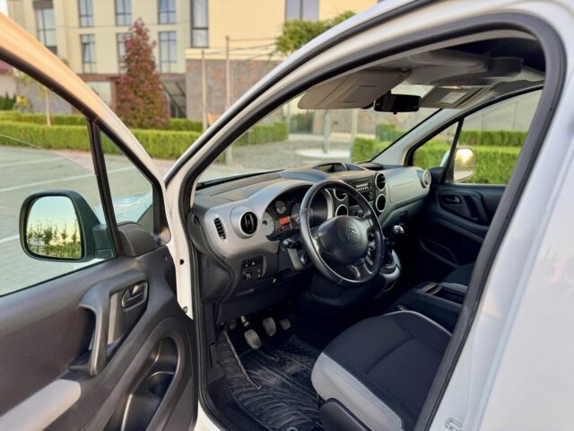 Белый Ситроен Берлинго, объемом двигателя 1.6 л и пробегом 190 тыс. км за 9400 $, фото 5 на Automoto.ua