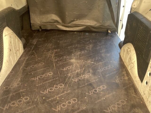 Белый Ситроен Берлинго, объемом двигателя 1.6 л и пробегом 298 тыс. км за 7100 $, фото 9 на Automoto.ua