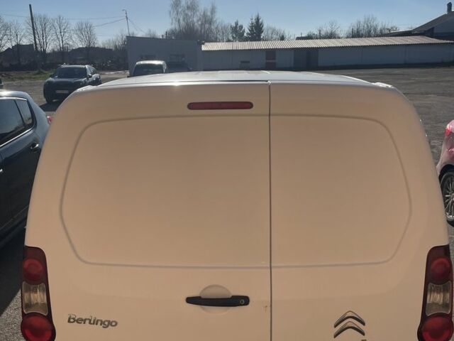 Белый Ситроен Берлинго, объемом двигателя 1.6 л и пробегом 298 тыс. км за 7100 $, фото 4 на Automoto.ua