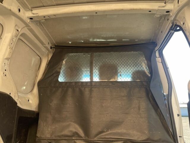 Белый Ситроен Берлинго, объемом двигателя 1.6 л и пробегом 298 тыс. км за 7100 $, фото 12 на Automoto.ua