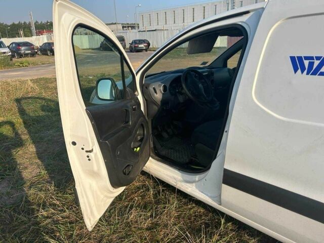 Белый Ситроен Берлинго, объемом двигателя 1.6 л и пробегом 223 тыс. км за 8200 $, фото 12 на Automoto.ua