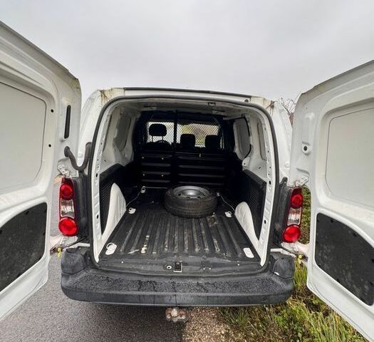 Белый Ситроен Берлинго, объемом двигателя 1.6 л и пробегом 187 тыс. км за 2750 $, фото 4 на Automoto.ua