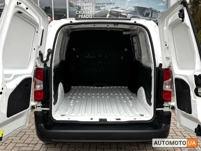 Белый Ситроен Берлинго, объемом двигателя 1.6 л и пробегом 157 тыс. км за 16797 $, фото 8 на Automoto.ua