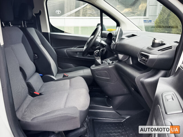 Белый Ситроен Берлинго, объемом двигателя 1.6 л и пробегом 157 тыс. км за 16797 $, фото 12 на Automoto.ua