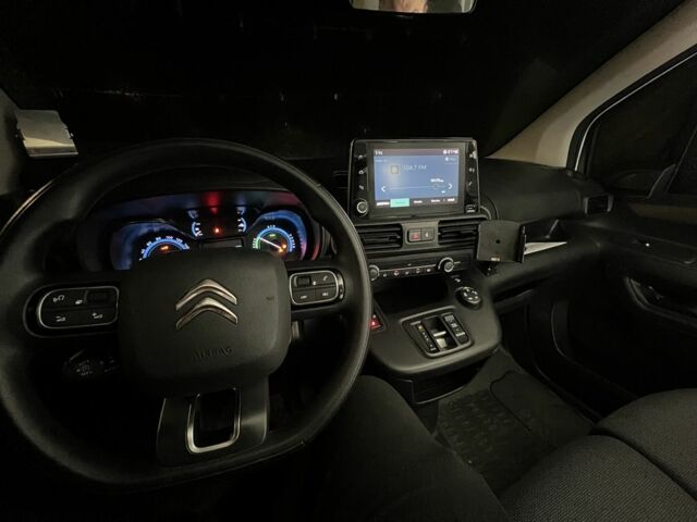 Белый Ситроен Берлинго, объемом двигателя 0 л и пробегом 5 тыс. км за 15000 $, фото 7 на Automoto.ua