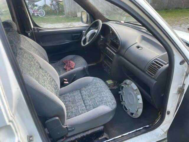 Белый Ситроен Берлинго, объемом двигателя 1.9 л и пробегом 250 тыс. км за 850 $, фото 3 на Automoto.ua