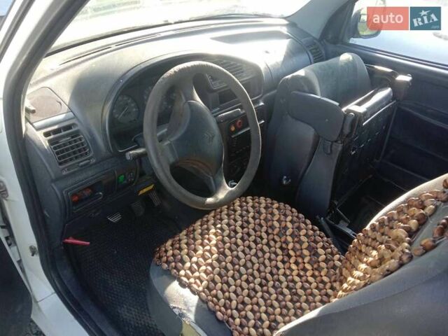 Білий Сітроен Берлінго, об'ємом двигуна 1.6 л та пробігом 330 тис. км за 1750 $, фото 11 на Automoto.ua