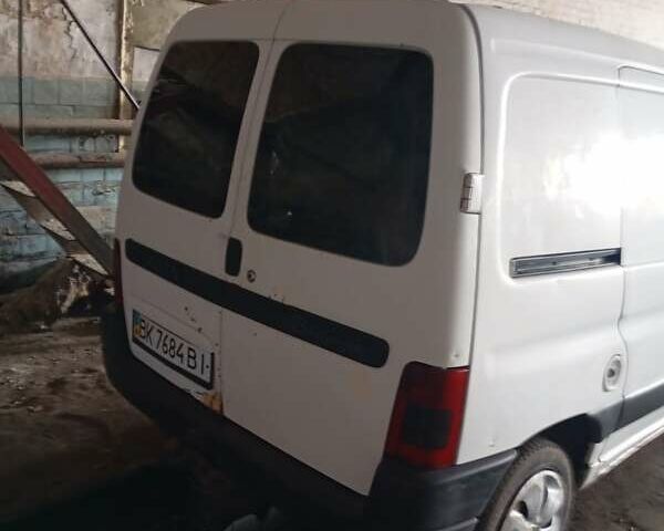 Белый Ситроен Берлинго, объемом двигателя 1.87 л и пробегом 345 тыс. км за 1200 $, фото 4 на Automoto.ua