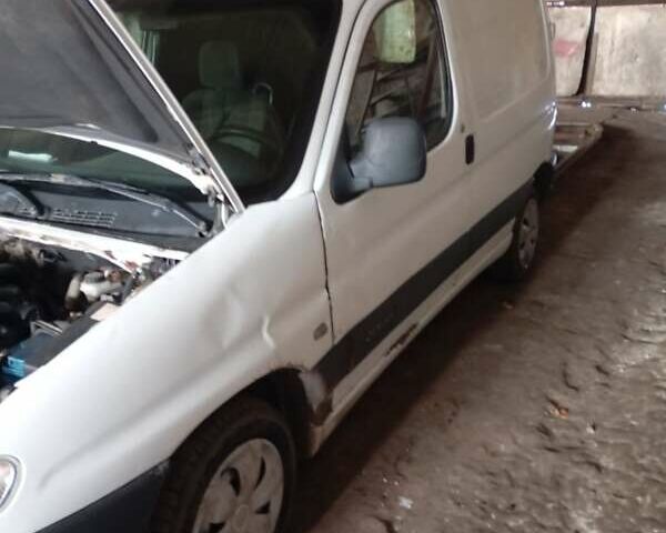 Белый Ситроен Берлинго, объемом двигателя 1.87 л и пробегом 345 тыс. км за 1200 $, фото 3 на Automoto.ua