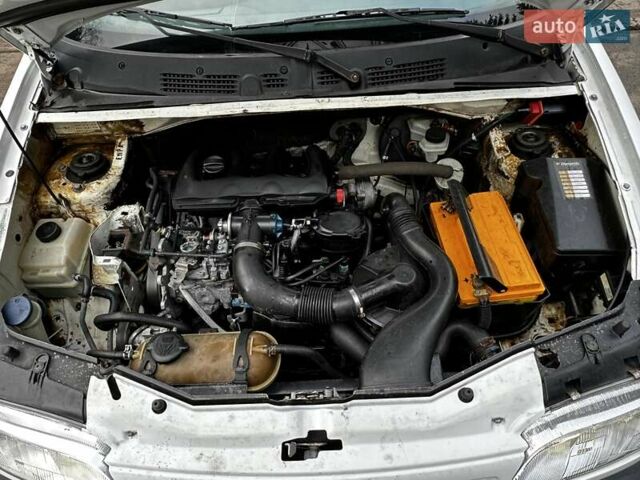 Белый Ситроен Берлинго, объемом двигателя 1.87 л и пробегом 301 тыс. км за 2250 $, фото 12 на Automoto.ua