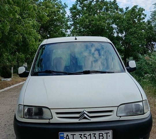Білий Сітроен Берлінго, об'ємом двигуна 2 л та пробігом 346 тис. км за 1500 $, фото 5 на Automoto.ua