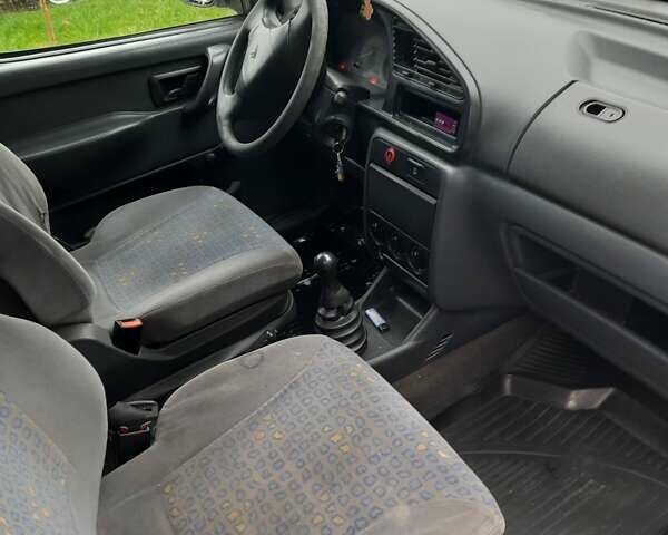 Белый Ситроен Берлинго, объемом двигателя 1.87 л и пробегом 300 тыс. км за 2550 $, фото 7 на Automoto.ua