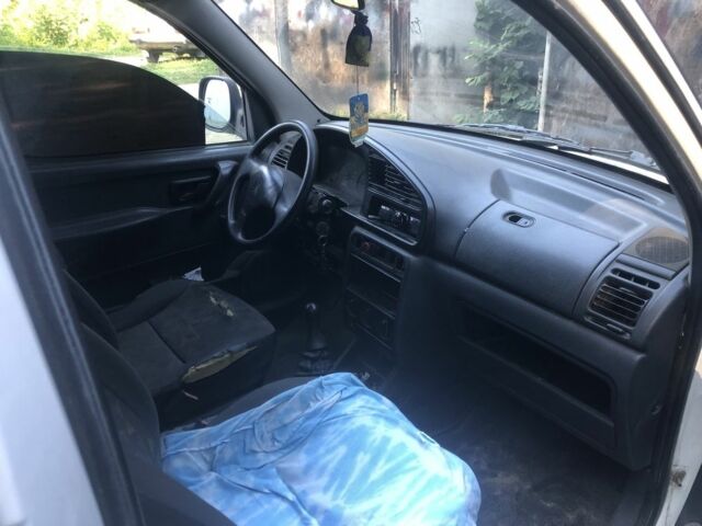 Білий Сітроен Берлінго, об'ємом двигуна 0 л та пробігом 321 тис. км за 2000 $, фото 5 на Automoto.ua