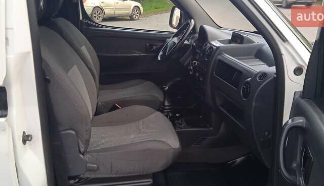 Ситроен Берлинго 2003 в Славуте на Automoto.ua Белый Ситроен Берлинго, объемом двигателя 1.9 л и пробегом 300 тыс. км за 3680 $, фото 15 на Automoto.ua