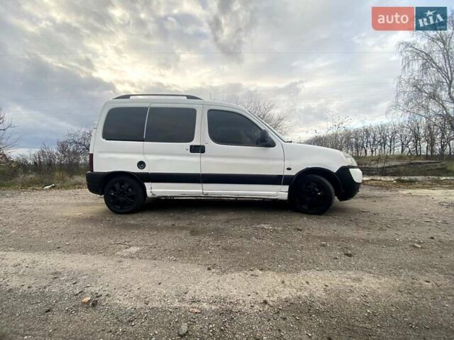 Белый Ситроен Берлинго, объемом двигателя 2 л и пробегом 410 тыс. км за 3500 $, фото 5 на Automoto.ua