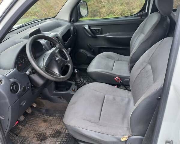 Белый Ситроен Берлинго, объемом двигателя 1.4 л и пробегом 135 тыс. км за 3300 $, фото 6 на Automoto.ua