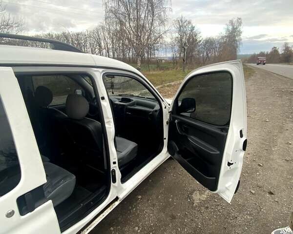 Белый Ситроен Берлинго, объемом двигателя 2 л и пробегом 410 тыс. км за 3500 $, фото 12 на Automoto.ua