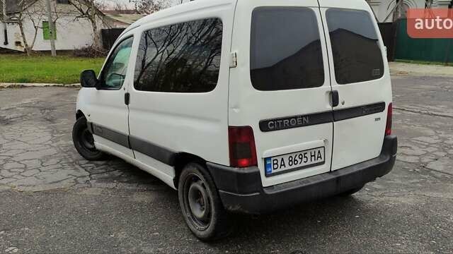 Белый Ситроен Берлинго, объемом двигателя 2 л и пробегом 311 тыс. км за 3000 $, фото 7 на Automoto.ua
