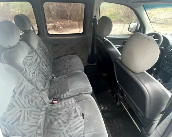 Белый Ситроен Берлинго, объемом двигателя 2 л и пробегом 410 тыс. км за 3500 $, фото 9 на Automoto.ua