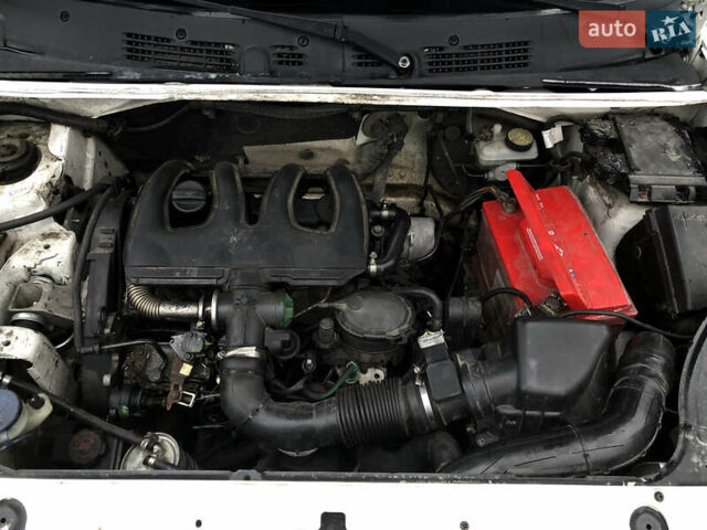 Белый Ситроен Берлинго, объемом двигателя 1.87 л и пробегом 344 тыс. км за 3299 $, фото 9 на Automoto.ua