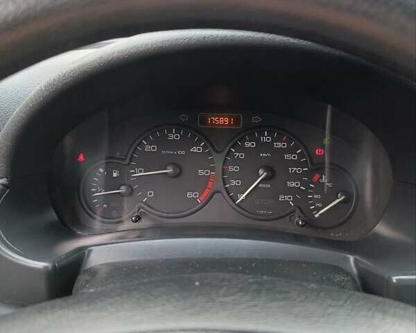 Белый Ситроен Берлинго, объемом двигателя 2 л и пробегом 176 тыс. км за 3999 $, фото 12 на Automoto.ua