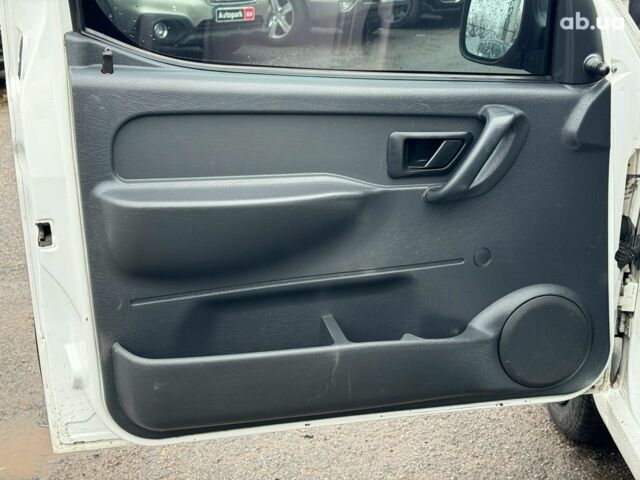 Белый Ситроен Берлинго, объемом двигателя 2 л и пробегом 410 тыс. км за 3990 $, фото 10 на Automoto.ua