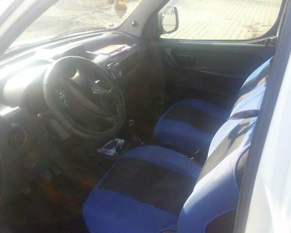 Белый Ситроен Берлинго, объемом двигателя 1.87 л и пробегом 331 тыс. км за 2600 $, фото 5 на Automoto.ua