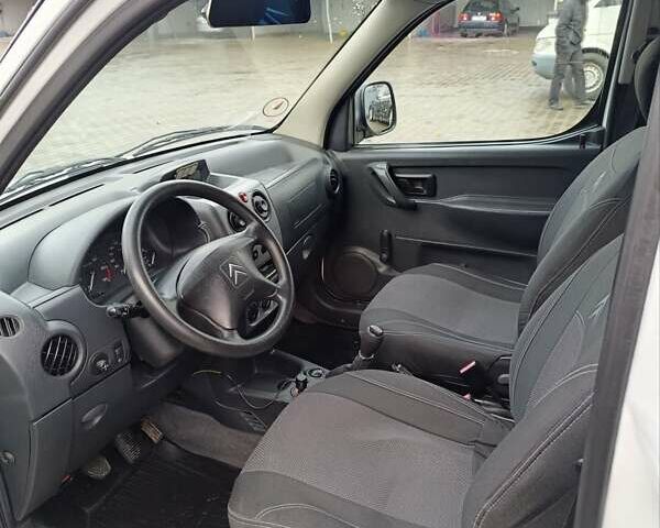 Белый Ситроен Берлинго, объемом двигателя 2 л и пробегом 176 тыс. км за 3999 $, фото 9 на Automoto.ua