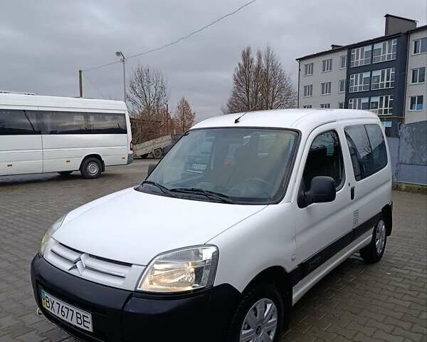 Белый Ситроен Берлинго, объемом двигателя 2 л и пробегом 176 тыс. км за 3999 $, фото 1 на Automoto.ua