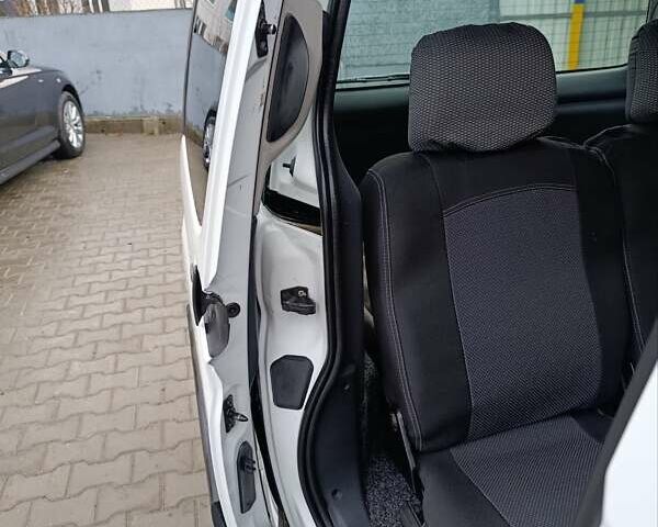 Белый Ситроен Берлинго, объемом двигателя 2 л и пробегом 176 тыс. км за 3999 $, фото 13 на Automoto.ua