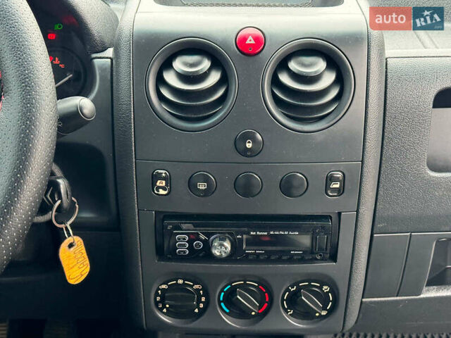 Белый Ситроен Берлинго, объемом двигателя 2 л и пробегом 410 тыс. км за 3990 $, фото 20 на Automoto.ua