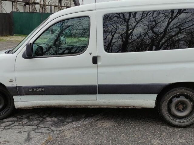 Белый Ситроен Берлинго, объемом двигателя 2 л и пробегом 310 тыс. км за 3000 $, фото 1 на Automoto.ua