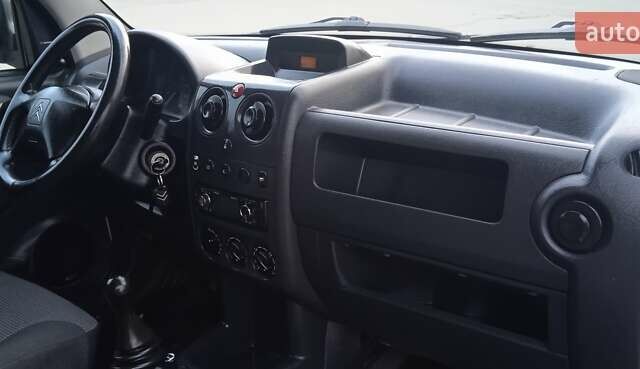 Ситроен Берлинго 2003 в Славуте на Automoto.ua Белый Ситроен Берлинго, объемом двигателя 1.9 л и пробегом 300 тыс. км за 3680 $, фото 16 на Automoto.ua